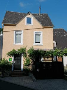 a house with a black fence in front of it at Moselfrische in Zell an der Mosel