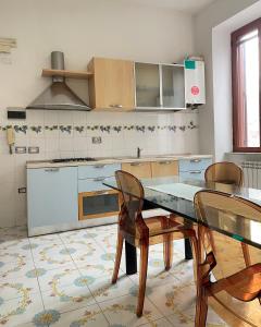 Η κουζίνα ή μικρή κουζίνα στο Il Borgo Vietrese