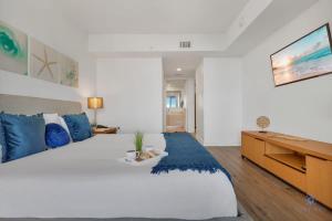 a bedroom with a white bed and a desk at Spectacular Balcony - Near Beach - Gym - Pool in Hallandale Beach