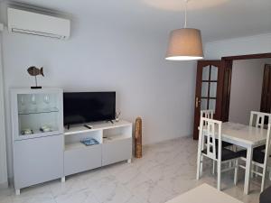 TV a/nebo společenská místnost v ubytování APARTAMENTO SAN ANDRÉS TORRE DEL MAR