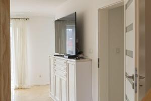 TV/trung tâm giải trí tại VacationClub - Ochorowicza 3E VacationHome +4 ảnh