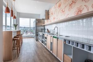 Dapur atau dapur kecil di Onmood Polanco by HiHab New Opening 2024