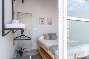 Łóżko lub łóżka piętrowe w pokoju w obiekcie Onmood Polanco by HiHab New Opening 2024