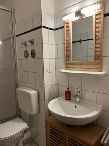 Ένα μπάνιο στο BELIEBT Zentrales & ruhiges Innenstadtapartment