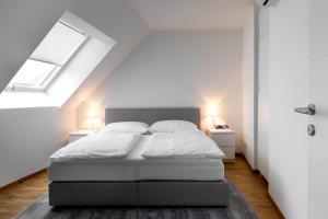 Ein Bett oder Betten in einem Zimmer der Unterkunft Lé David City Apartments 1020