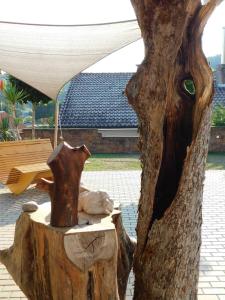 a sculpture of a tree and a vase on a table at Trudis Ferienwohnung in Veringendorf