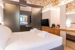 Bastione Spasimo Boutique Hotel的电视和/或娱乐中心