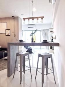 Ett kök eller pentry på Golden horse suite @ mercu summer suite