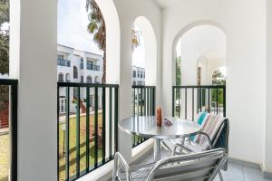 Balkón nebo terasa v ubytování Vibra Caleta Playa Apartmentos-3SUP