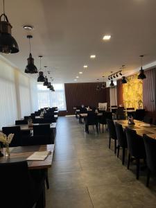 A restaurant or other place to eat at Penzion Moto