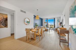 a dining room with a table and chairs at Infinite Views, Amazing Pool, Gym, Near Beach in Hallandale Beach