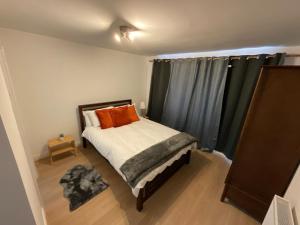 En eller flere senge i et værelse på Complete flat Close to Tube!