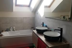 a bathroom with two sinks and a bath tub at La Halte Ligerienne in Saint-Gervais-la-Forêt