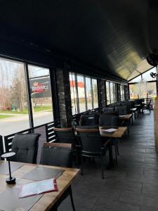 A restaurant or other place to eat at Penzion Moto