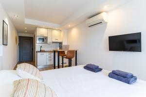 Η κουζίνα ή μικρή κουζίνα στο Almare Suites Burbujas II - Playa y golf a un paso +12 φωτογραφίες