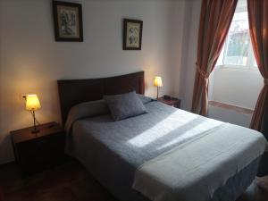 Postel nebo postele na pokoji v ubytování Hostal San Cayetano