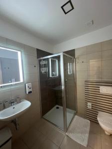 A bathroom at Penzion Moto