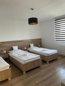 A bed or beds in a room at Penzion Moto