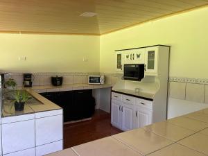 Una cocina o kitchenette en Casa La Finca Private Pool / AC WiFi 300Mbps