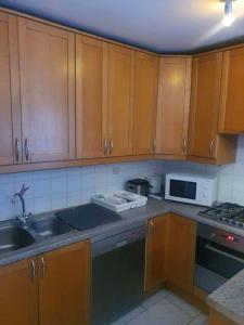 A kitchen or kitchenette at Beautiful, renovated fully self contained room