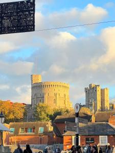 a view of a castle with people in front of it at The George Inn in Windsor