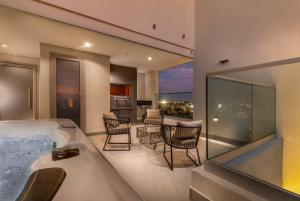 พื้นที่นั่งเล่นของ ÚNICO - Stay & Residences by AVA