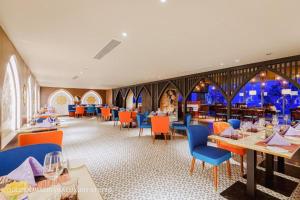 Moonlight Bay Panorama Condotel Ocean View的休息区