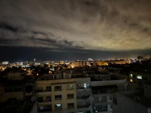 uitzicht op de stad 's nachts bij 3 bedrooms & View-Lavoisier in Casablanca