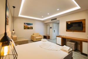 TV a/nebo společenská místnost v ubytování L'Amo del Mare Hotel