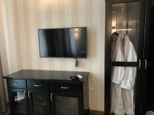 TV a/nebo společenská místnost v ubytování Hotel Balkan Centar