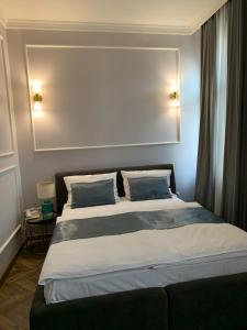 Postel nebo postele na pokoji v ubytování Hotel Balkan Centar