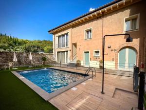 The swimming pool at or close to Villa Fontanelle Gardapartments
