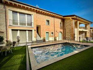 The swimming pool at or close to Villa Fontanelle Gardapartments