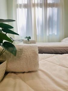 Postel nebo postele na pokoji v ubytování Relaxed Family Home by StayCo - Quiet Neighbourhood