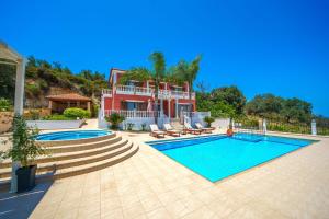 Πισίνα στο ή κοντά στο Iro Royal Villa by PosarelliVillas