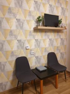 Televízia a/alebo spoločenská miestnosť v ubytovaní Green Apartman Salgótarján
