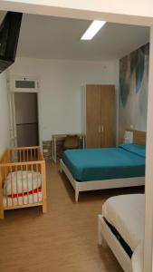 1 Schlafzimmer mit 2 Betten in einem Zimmer in der Unterkunft Appartamento Stellamaris in Custonaci