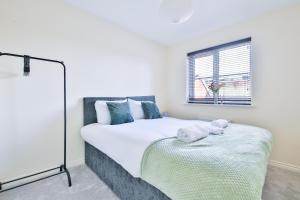 Vuode tai vuoteita majoituspaikassa StayRight Spacious 5-Bed House with Parking - 15 mins from City Centre!