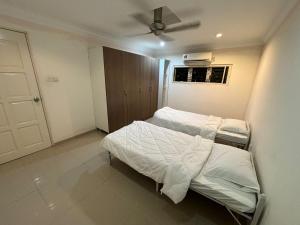 Un pat sau paturi într-o cameră la Central KL - Bangsar
