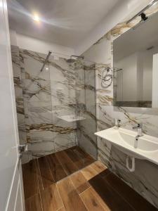 Foto dalla galleria di DIMAL CASTLE a Poshnje