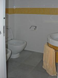 a bathroom with a white toilet and a sink at B&b Il Sampietrino Dei Cavalleggeri in Rome