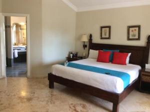 Ένα ή περισσότερα κρεβάτια σε δωμάτιο στο 6 Bedroom Villas at Luxury All-Inclusive Resort