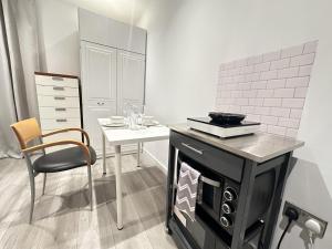 a small kitchen with a table and a stove at Large En-Suite Studio with private bath and kitchen In Canary Wharf 4 in London