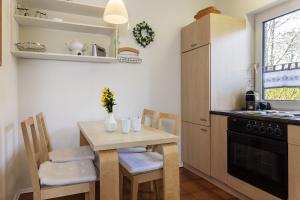 a small kitchen with a small table and chairs at Haus Harle 50204 Ferienwohnung Harle 3 in Harlesiel