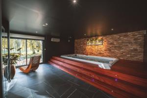 Fotografie z fotogalerie ubytování Love gite avec Spa nage privatif et espace coquin - Le Secret de l'Elixir v destinaci Argentré-du-Plessis + 14 fotografií