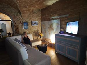 TV a/nebo společenská místnost v ubytování Bella Toscana