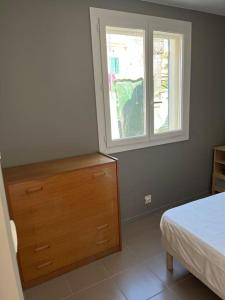 En eller flere senge i et værelse på Maison avec cour située à 2 minutes des plages