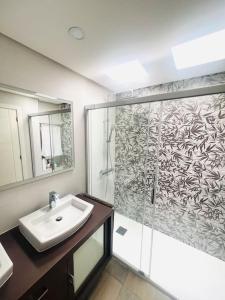 a bathroom with a shower and a sink and a mirror at Espacioso Bungalow en Maspalomas in Maspalomas