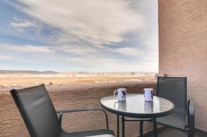 ภาพในคลังภาพของ Adobe Townhome with Gorgeous Lake Powell Views ในWahweap