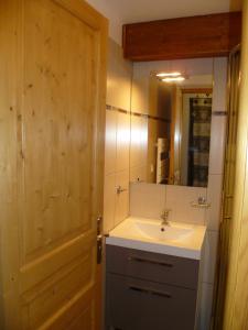 Les Sorbiers - Appartement 5 pers - Chatel Reservationにあるバスルーム